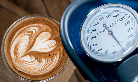 با نوشیدن قهوه، فشار خون شما ممکن است افزایش یابد!  Drinking coffee can increase your blood pressure!